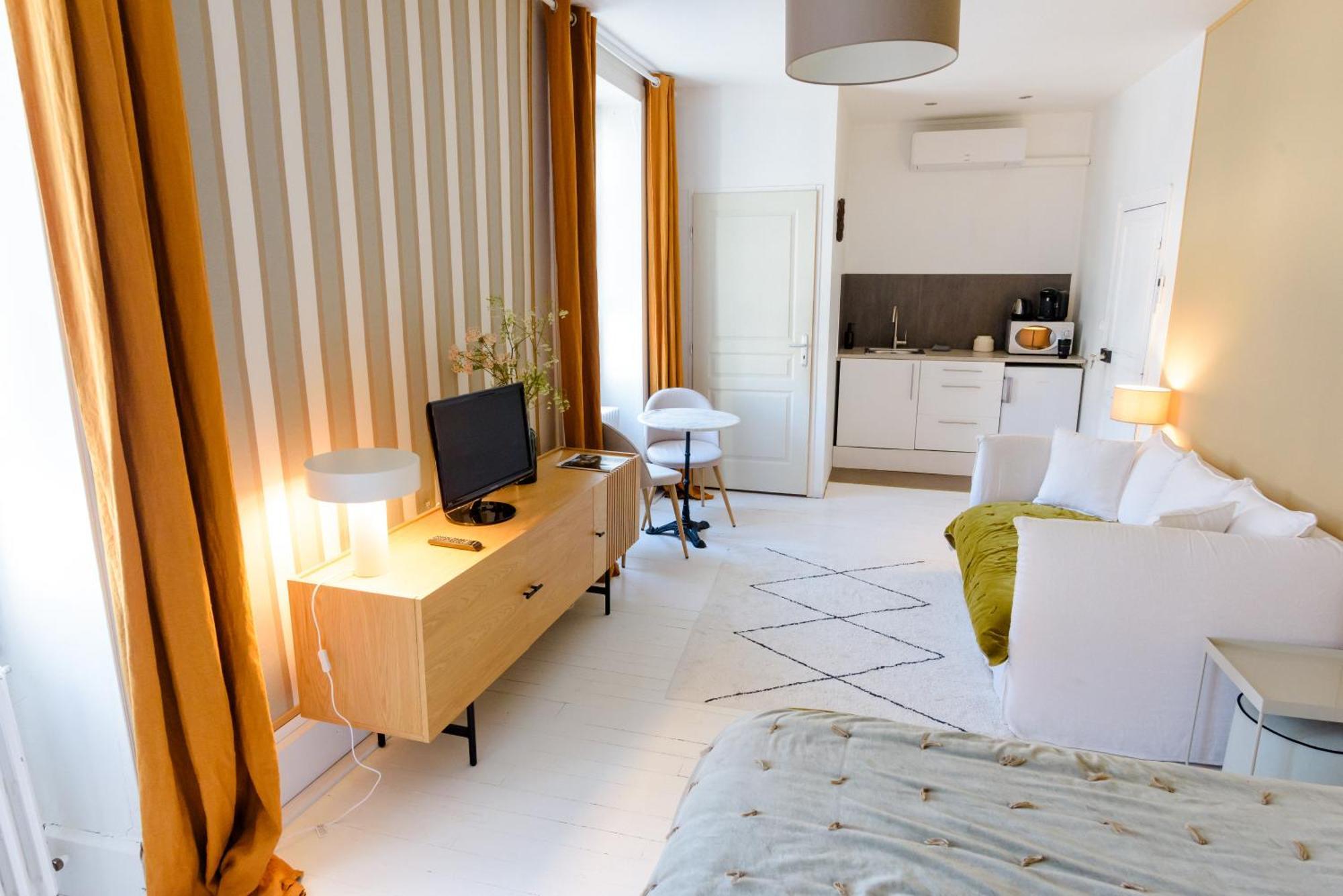 Aux Couleurs De Neuvy Hotel Eksteriør billede